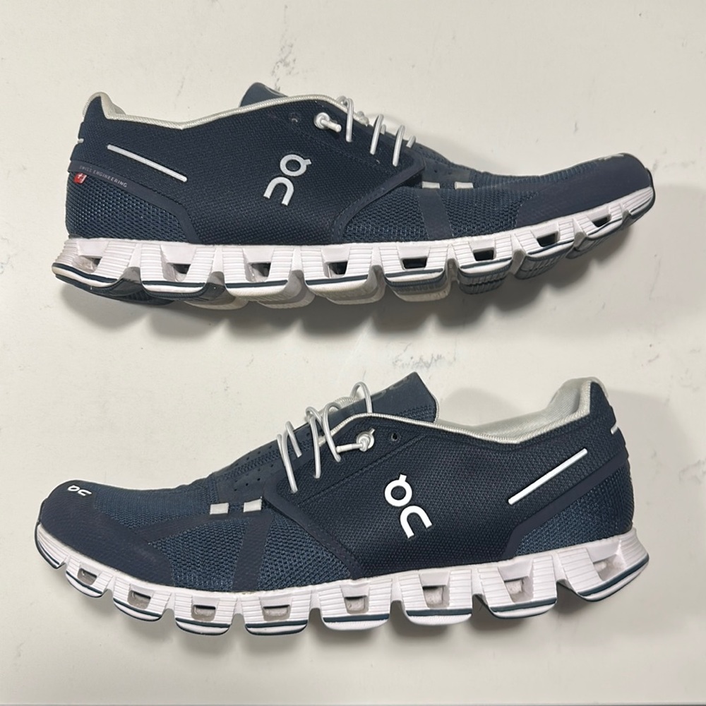 On Cloud Running Shoes Men’s Size 12 Navy/White